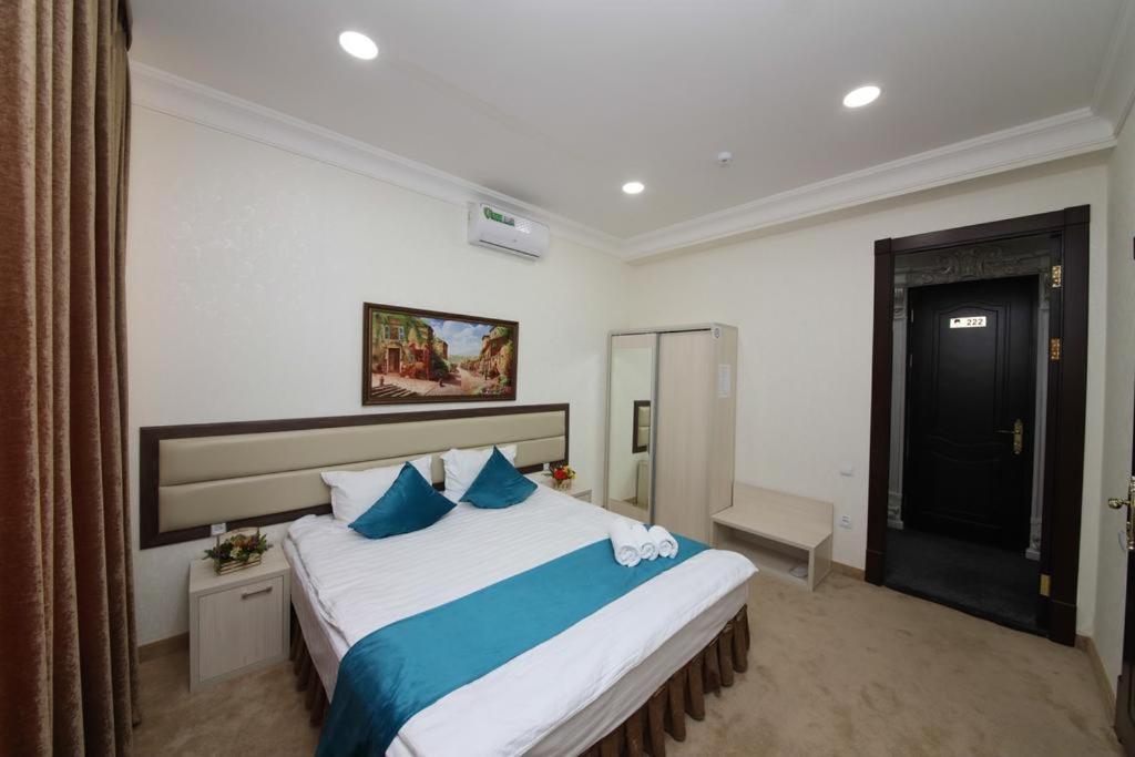 Hotel Globus Tashkent Exterior foto